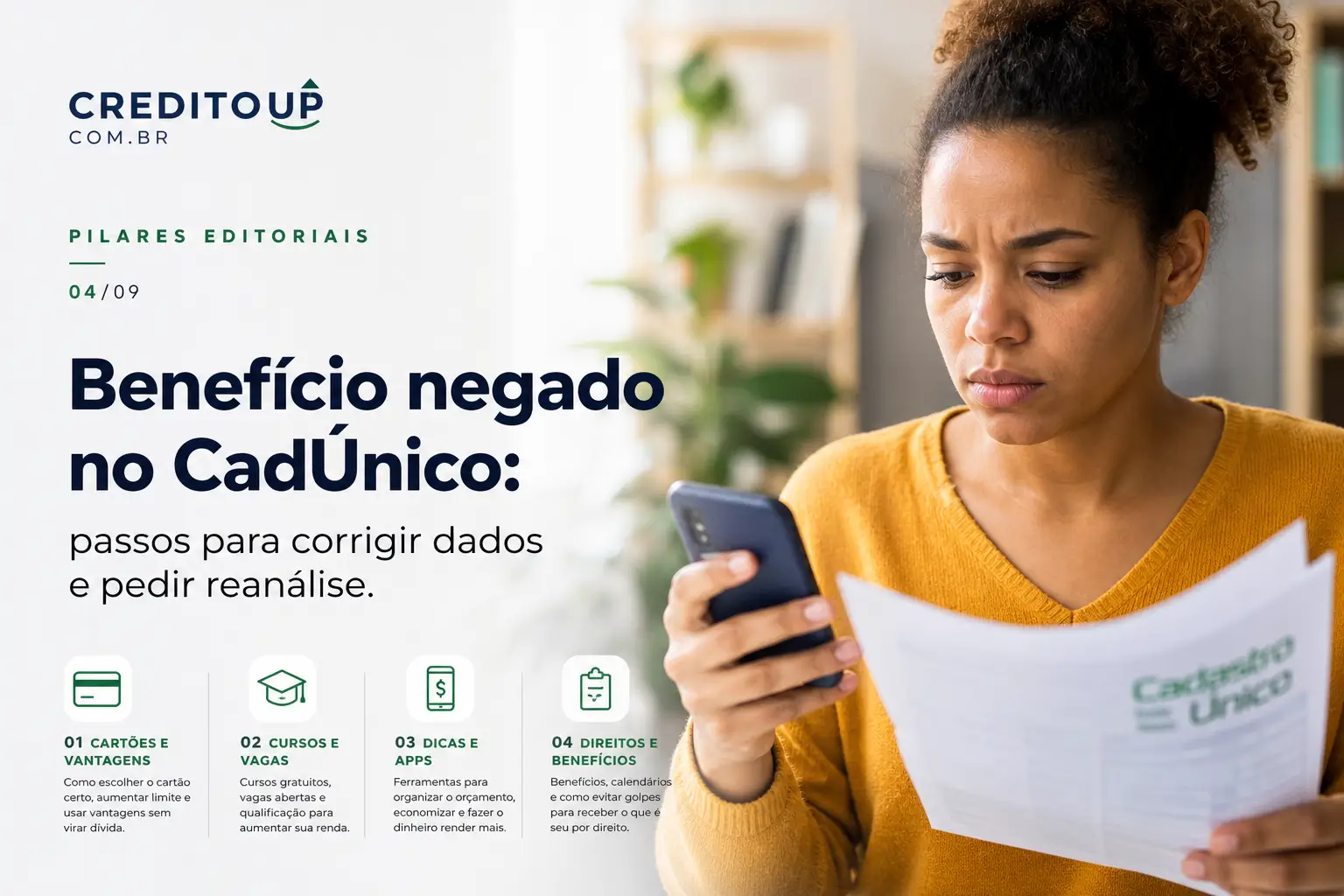 Mulher lendo documento e smartphone sobre benefício negado CadÚnico