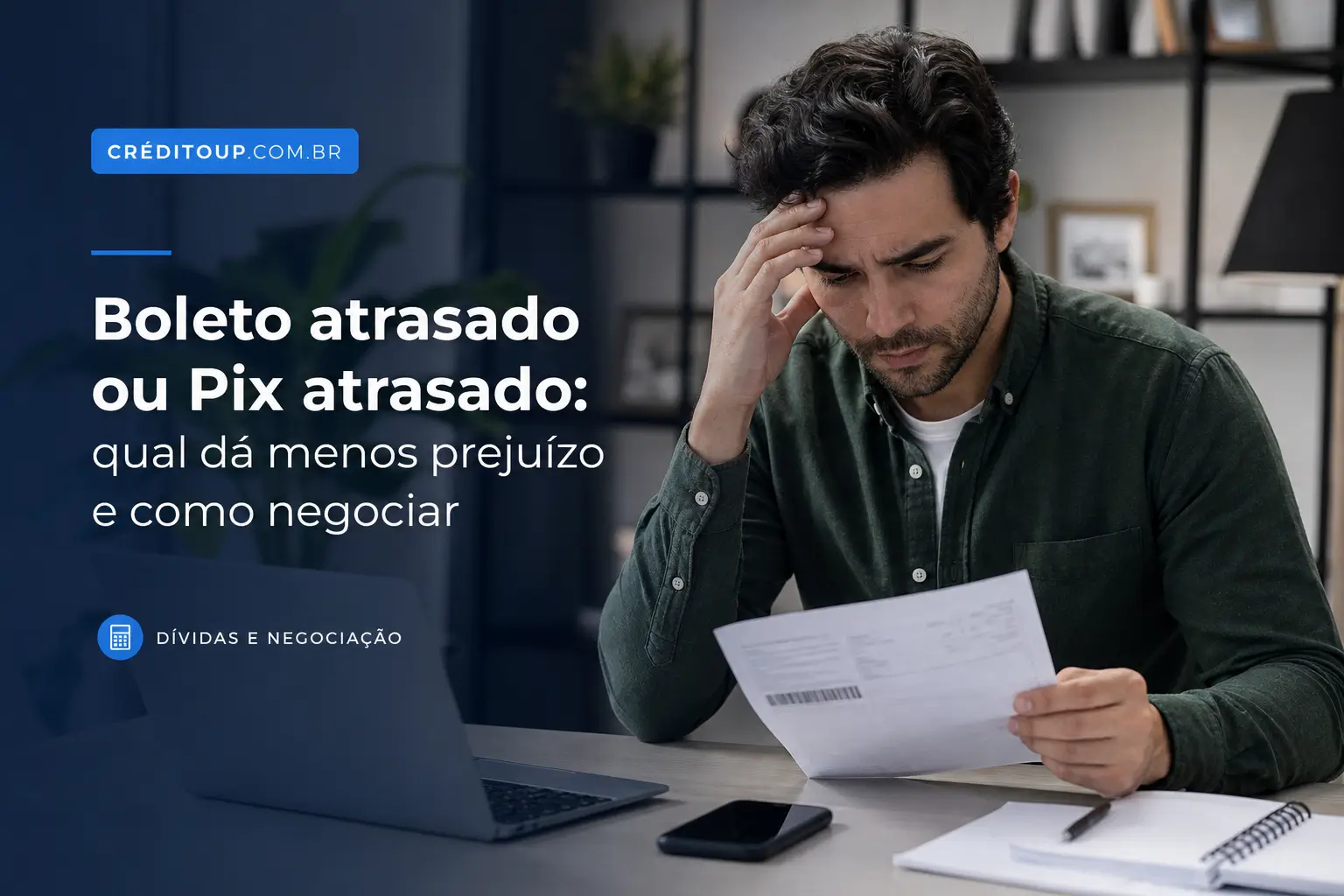 Homem preocupado com boleto atrasado segurando documentos