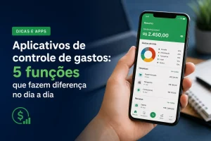 Smartphone com tela de finanças mostrando saldo e categorias de despesas
