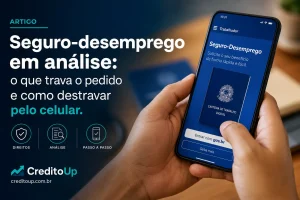 Homem com app Trabalhador mostrando Seguro-Desemprego